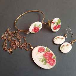 Selling all kinds of Sorna ornaments and accessories in Isfahan