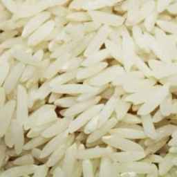 Sale of beans and rice by Kam Firouz Akbari in Shahin Shahr, Isfahan