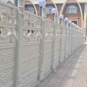 Precast concrete wall