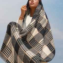 Making shawls and scarves, production and distribution of scarves and clothes in Hamedan