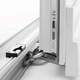 Mrs. Yaraq, selling aluminum door and window fittings in Mashhad