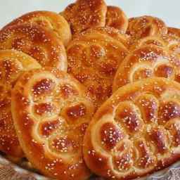 Sugary type of oiled bread, production and sale of all types of oiled bread in Tabriz