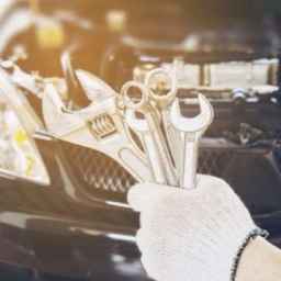 Iran-Japan mobile mechanics, forging and repair at the car location in Tabriz