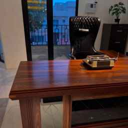 Herding furniture, office desks and conference chairs in Bandar Abbas