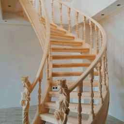 Ilia Estep's stairwell workshop