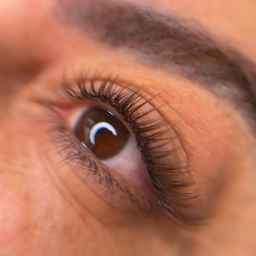 Extension of Karimi's eyelashes