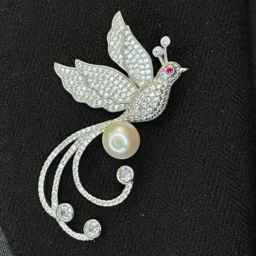 Royal Brooch Gallery