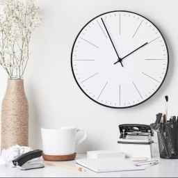 صانع ساعات الحائط وإعلانات Suntime، بإدارة نيكباخت في طهران