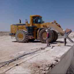 Extraction of cream-colored marble from Karam Abadeh Nematollahi mine in Fars