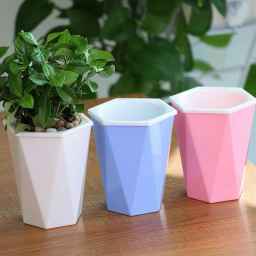 Selling all kinds of Avan plastic vases in Tehran