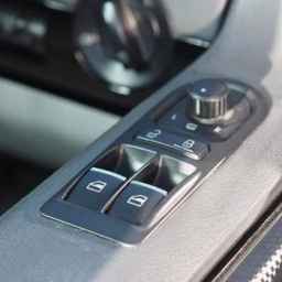 Glass and mirror of the brothers' lonely