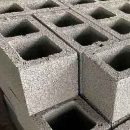 Şiraz'da çimento blok üretimi