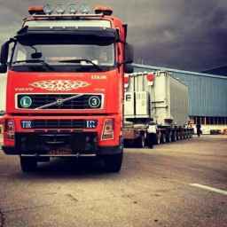 Transportation of back-breaking traffic loads by Mostafa Moradian in Hormozgan