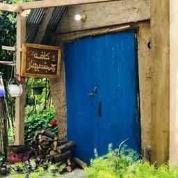 Evergreen, Taft Gorab Zarmikh'te geleneksel bir restoran ve çay evi