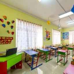 Roja non-governmental girls' preschool and primary school in Isfahan