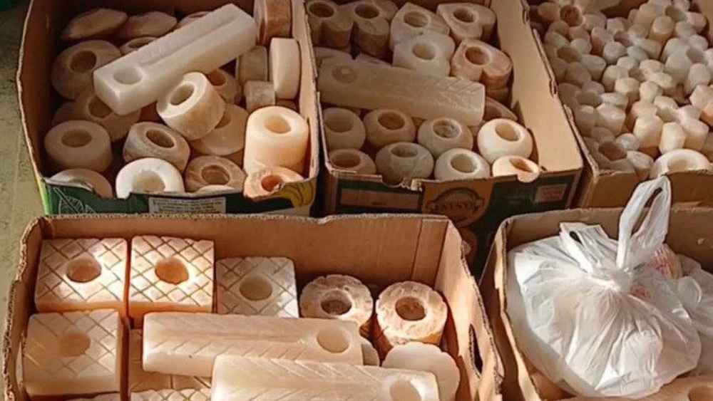 Sending 2 pieces of salt craft to Karaj