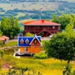 Roodbar roof residence