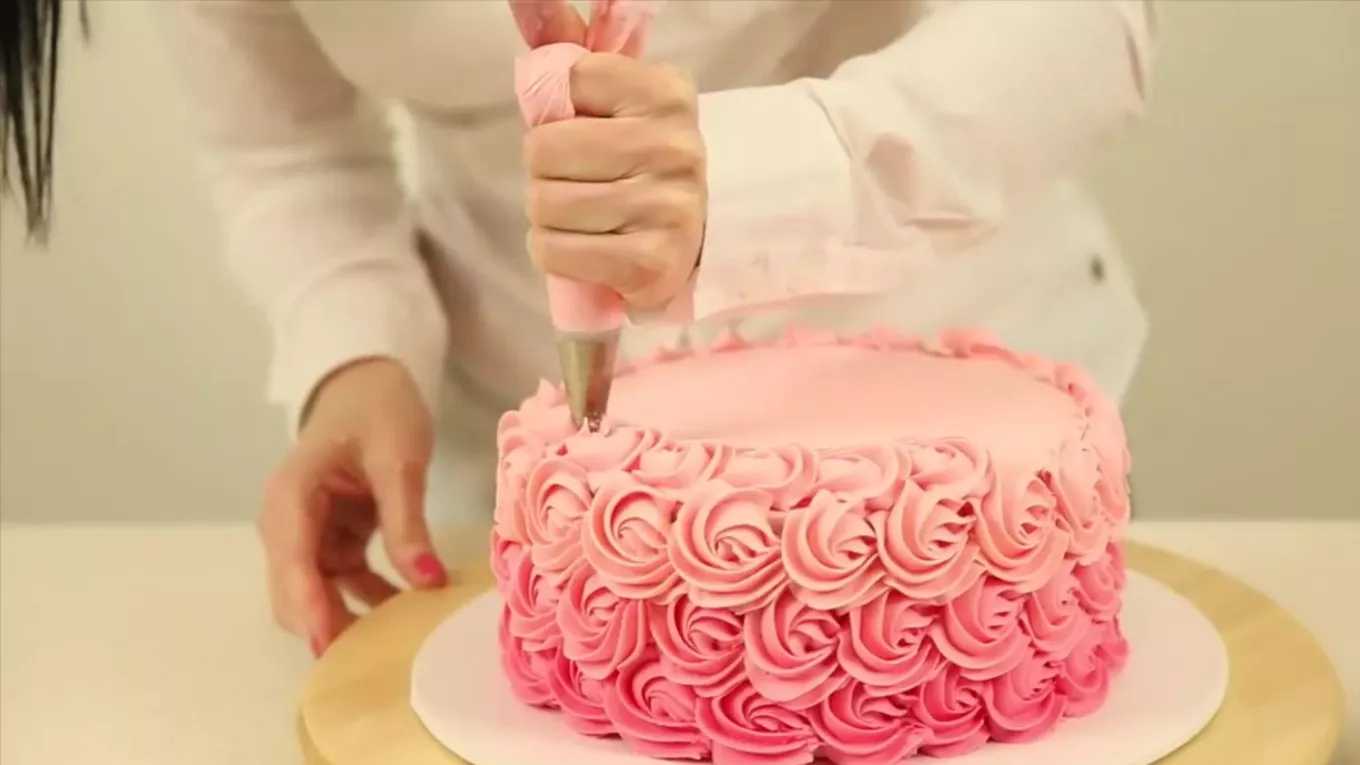 Selling Sara's homemade cakes in Rasht