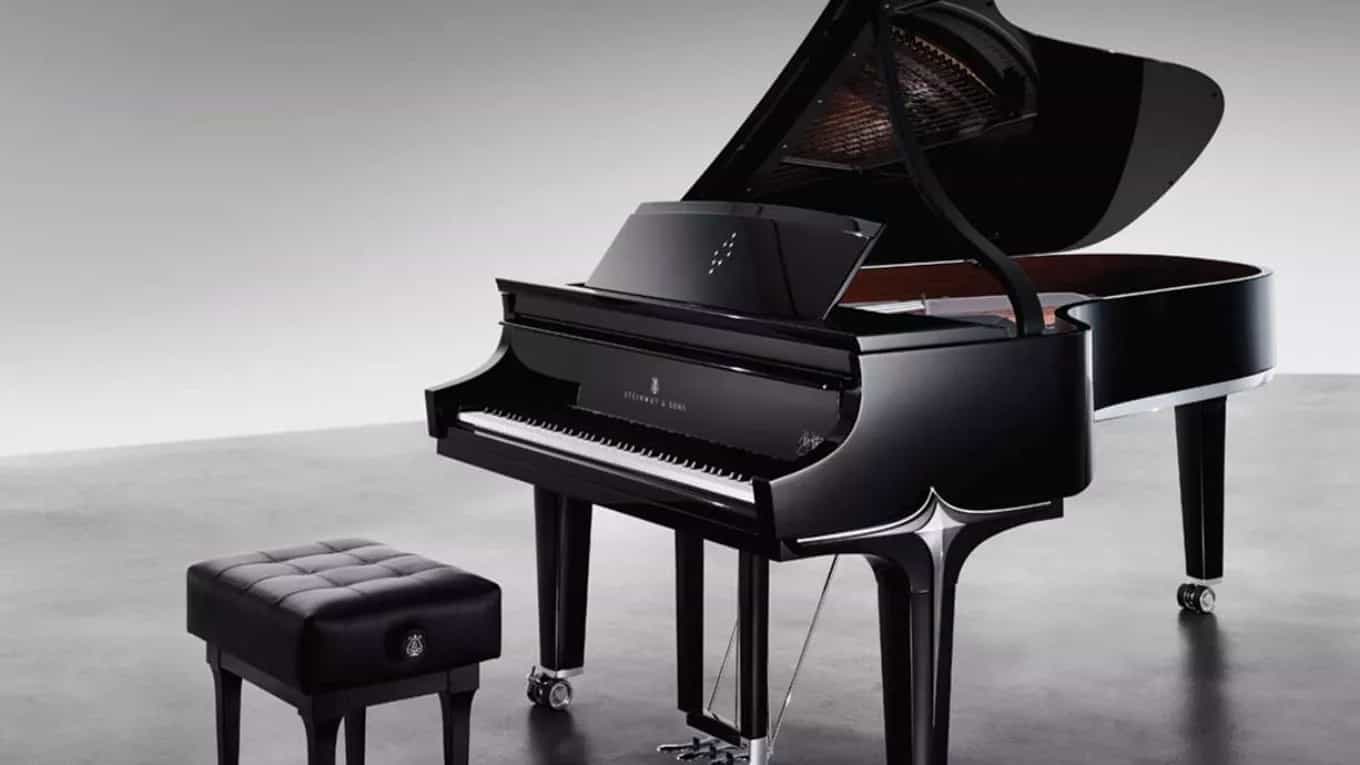 Saideh Golzar, a technical and specialized piano expert in Rasht