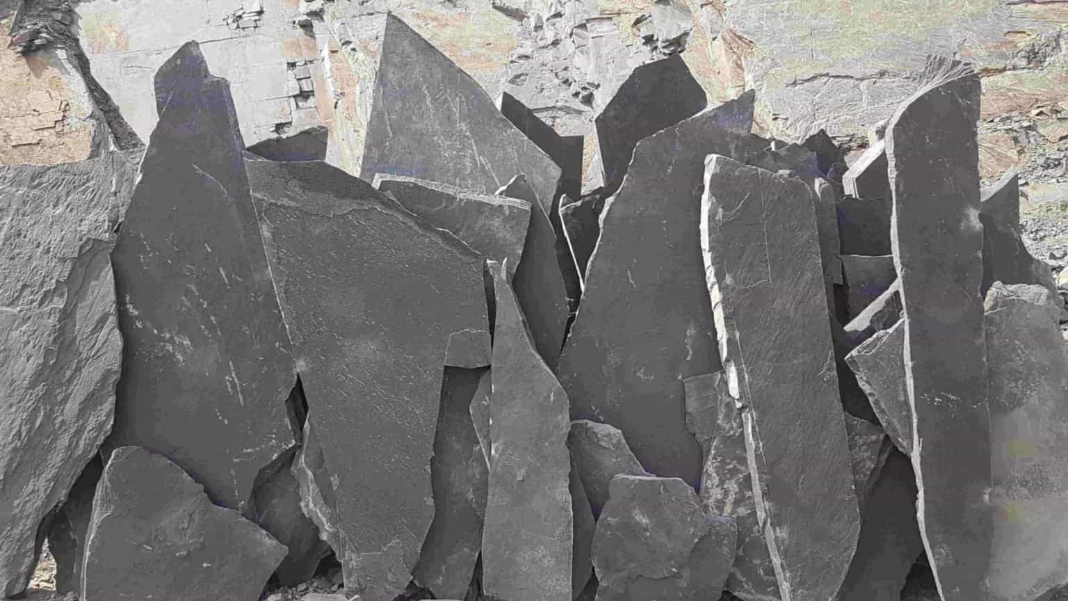 Migon stone quarry and cutting in Shemiranat, Tehran