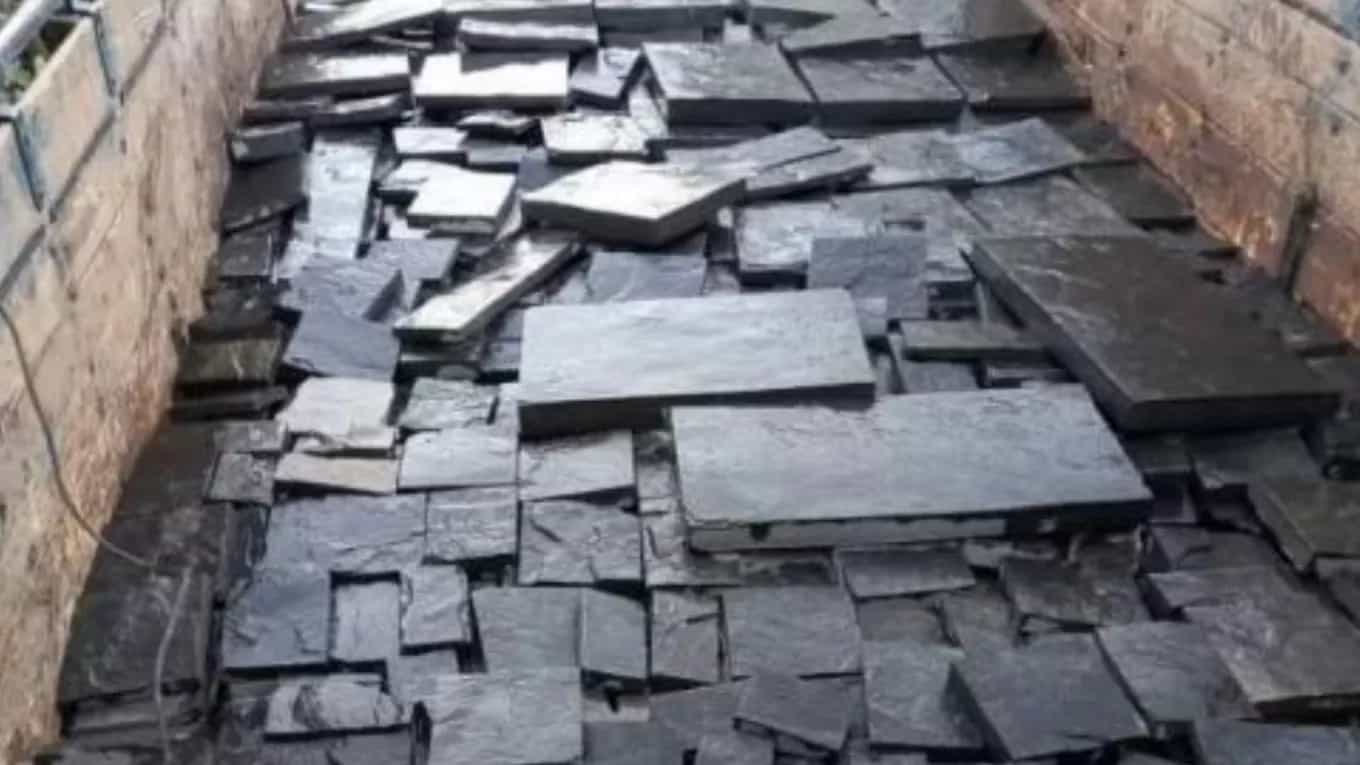 Migun black sheet stone and its use