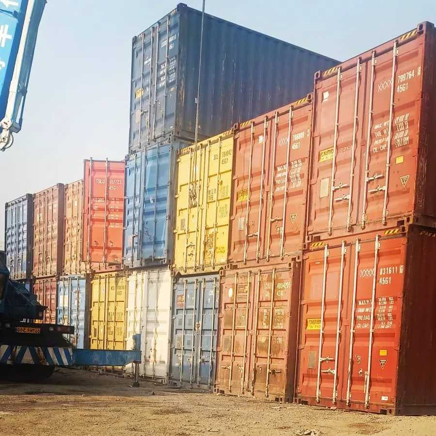 کانتینر ۲۰ فوت (۶ متری):یکی از انواع کانتینر ها که جهت صادرات و واردات توسط شرکت ها و اشخاص مورد استفاده قرار می‌گیرد