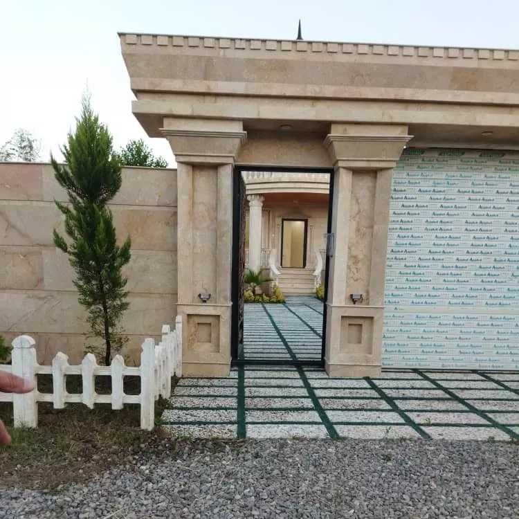 فروش ویلا  ●۳۵۰متر ●۲۰۰متر بنا ●پروانه ساخت پایان کار ●سند تک برگ ●ده متری جاده اصلی فومن به قلعه رودخان،دسترسی به قلعه حدود۵دقیقه قیمت:۶میلیاردوسیصدمیلیون