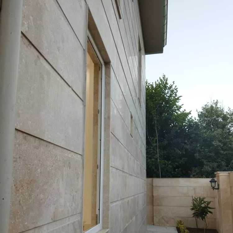 فروش ویلا  ●۳۵۰متر ●۲۰۰متر بنا ●پروانه ساخت پایان کار ●سند تک برگ ●ده متری جاده اصلی فومن به قلعه رودخان،دسترسی به قلعه حدود۵دقیقه قیمت:۶میلیاردوسیصدمیلیون