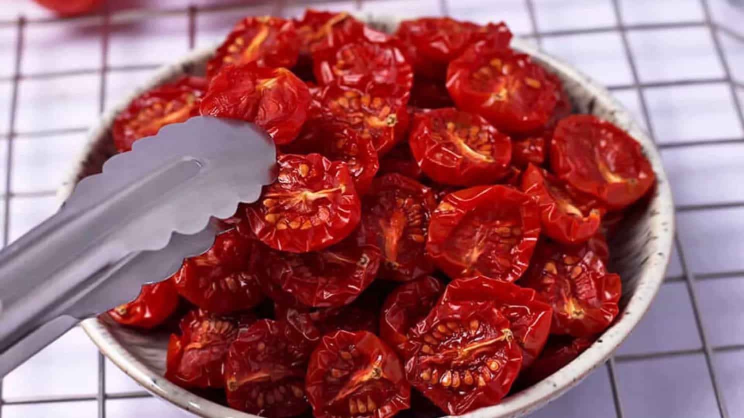 Anticancer properties of dried tomatoes