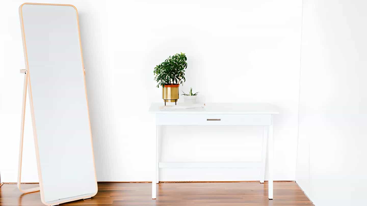 Mirror and its use in interior design and home decoration