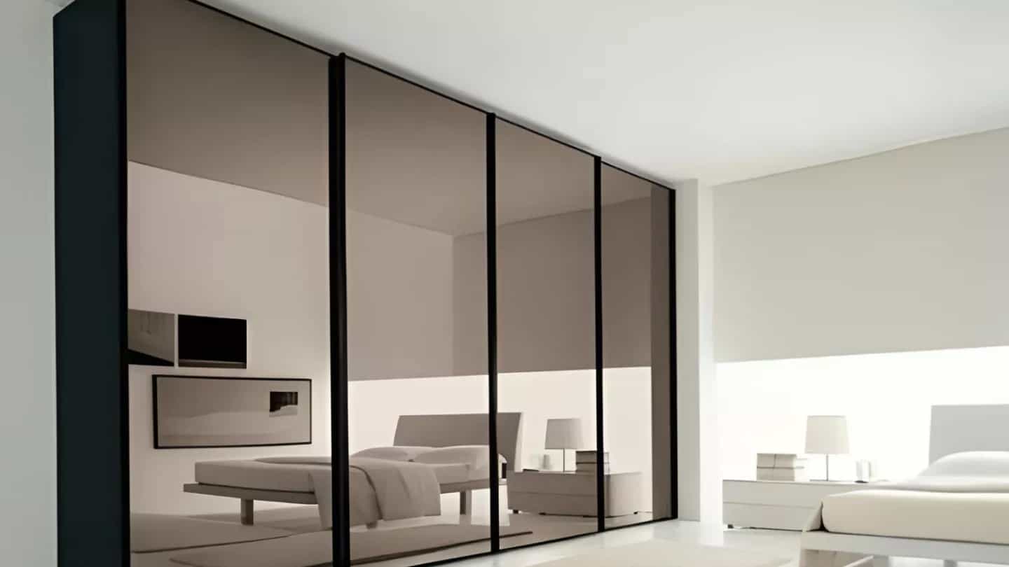 The magical benefits of using a full-length mirror in the bedroom