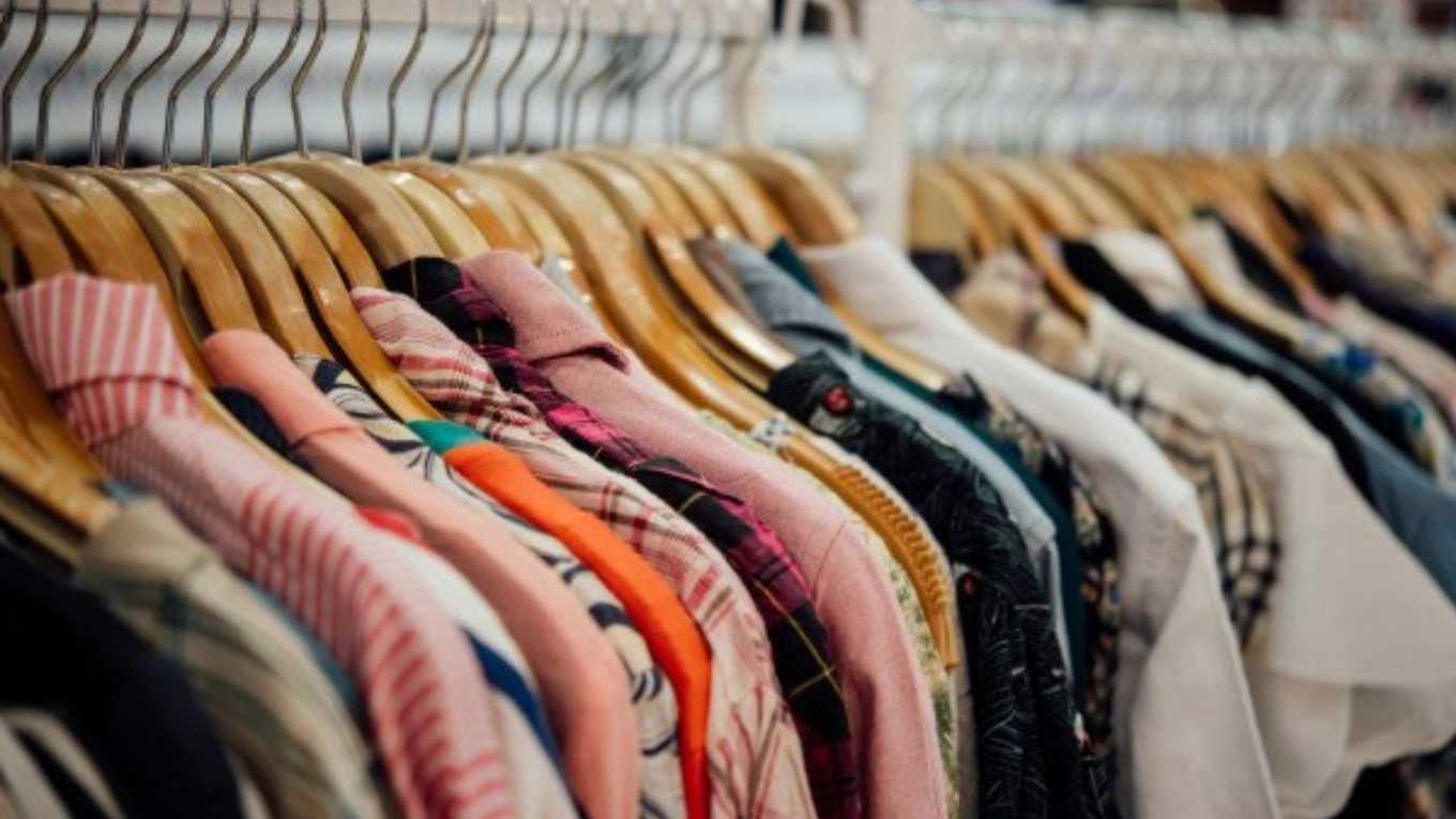 Sale of crop body sets, shorts and blouses at Setila Gallery in Ghaemshahr, Mazandaran
