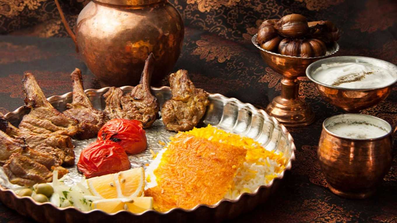 مطعم لتناول الطعام العائلي في توتكابين رودبار