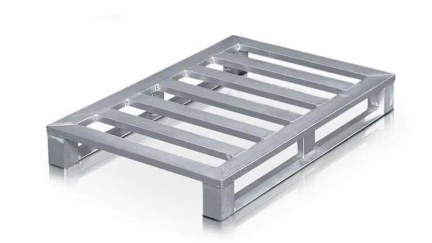 The difference between plastic pallets and wooden pallets