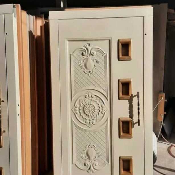 درب آسانسور یگانه