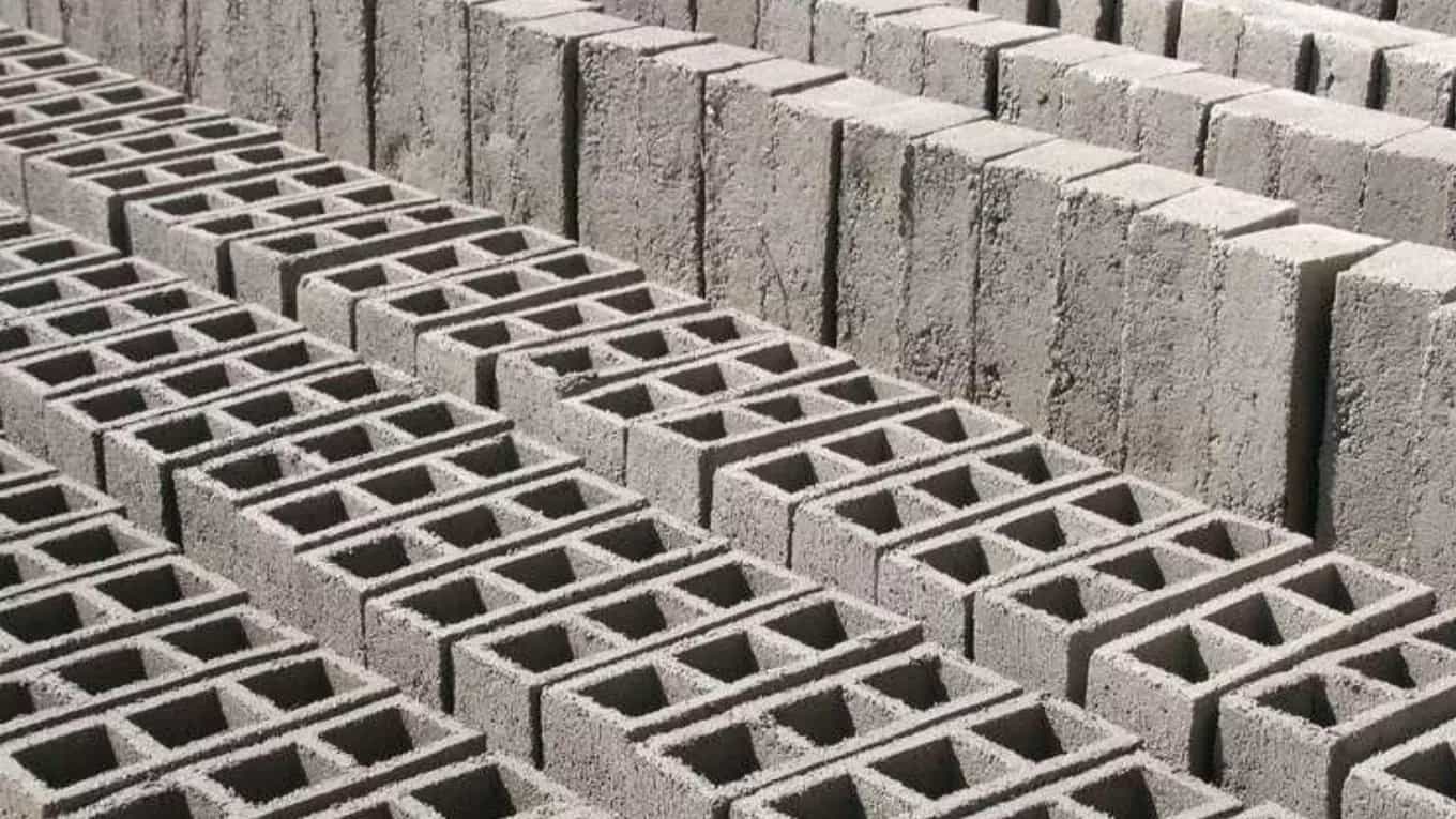 عملية إنتاج حجر البلوك الأسمنتي