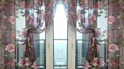 How is the price of curtains calculated?