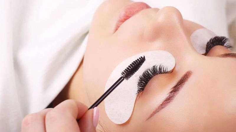 همه چیز درباره اکستنشن مژه و روش انجام آن