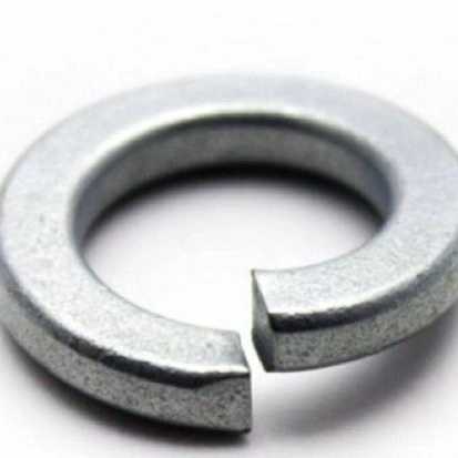 تولید پیچ و مهره و یراق آلات