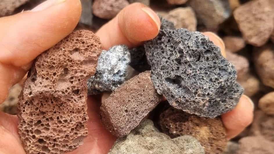 استخراج وإنتاج ونقل الخفاف المعدني في أمير أرسلان في تبريز، أذربيجان الشرقية