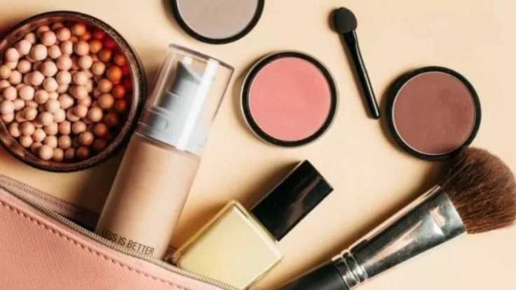 از تفاوت لوازم آرایشی با بهداشتی چه می‌دانید؟