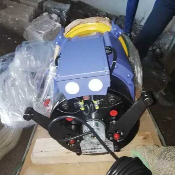 آسانسور و آسانبر آپادانا