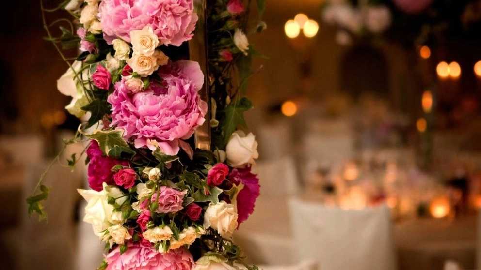 بررسی گل آرایی در تالار عروسی