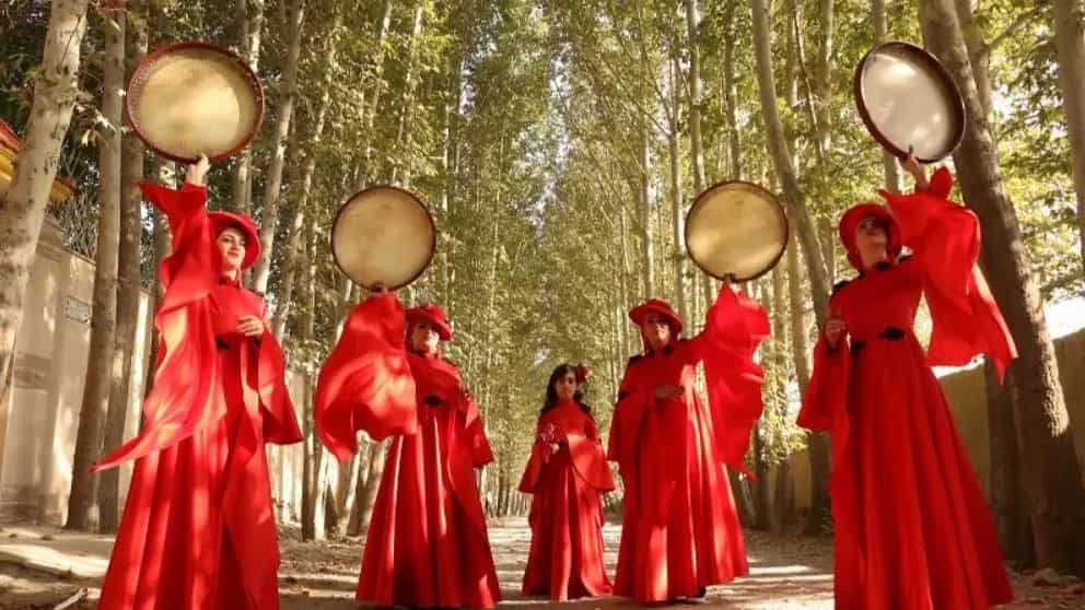 Nasrin Lotfi's group of bridesmaids and drummers in Rasht