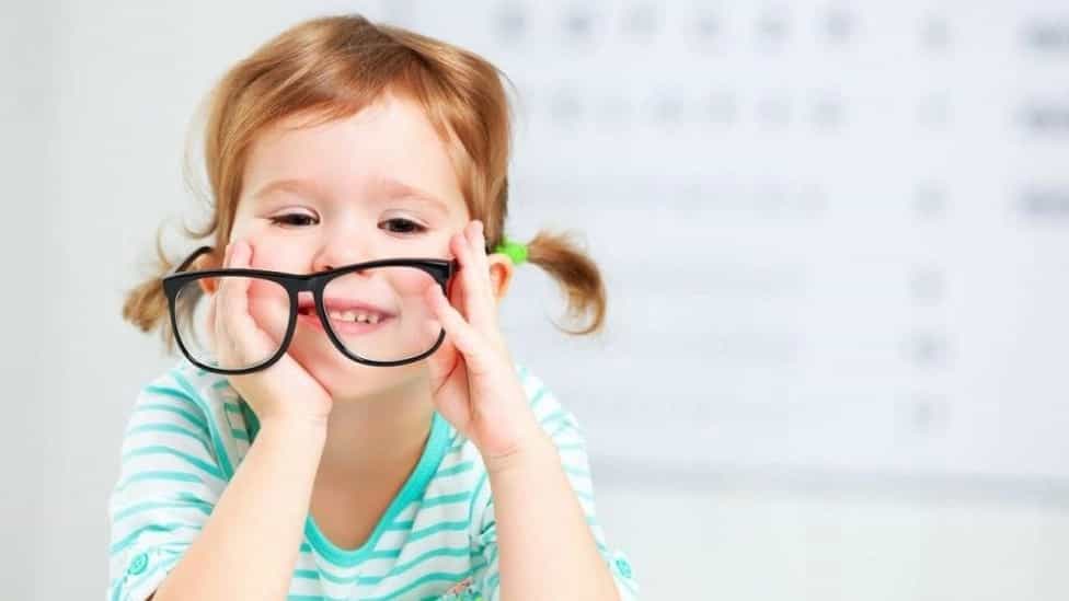Çocuklar için gözlük seçiminde önemli ipuçları