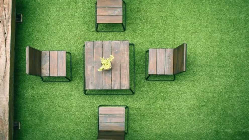 Application of artificial grass