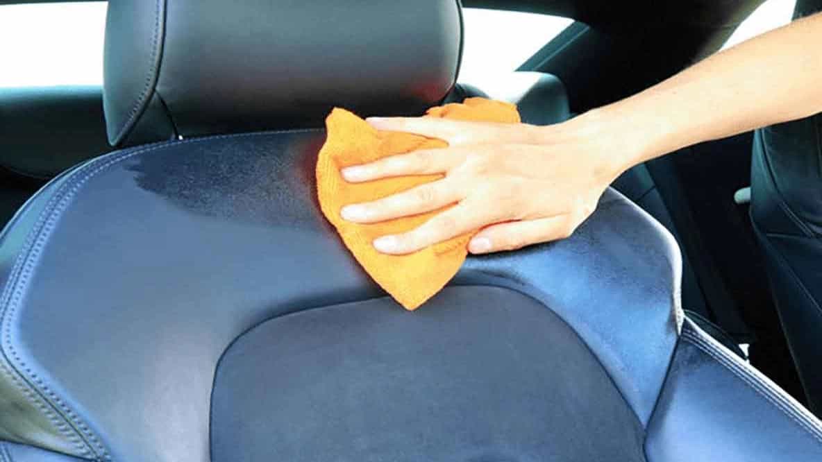 كيفية العناية وتنظيف مقاعد السيارة الجلدية