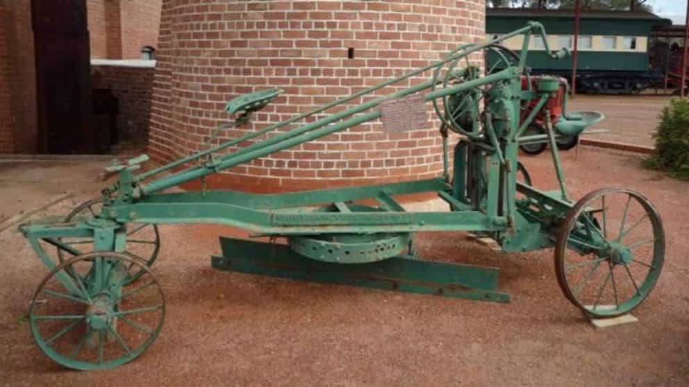 Introduction of grader: road construction and construction machinery grader