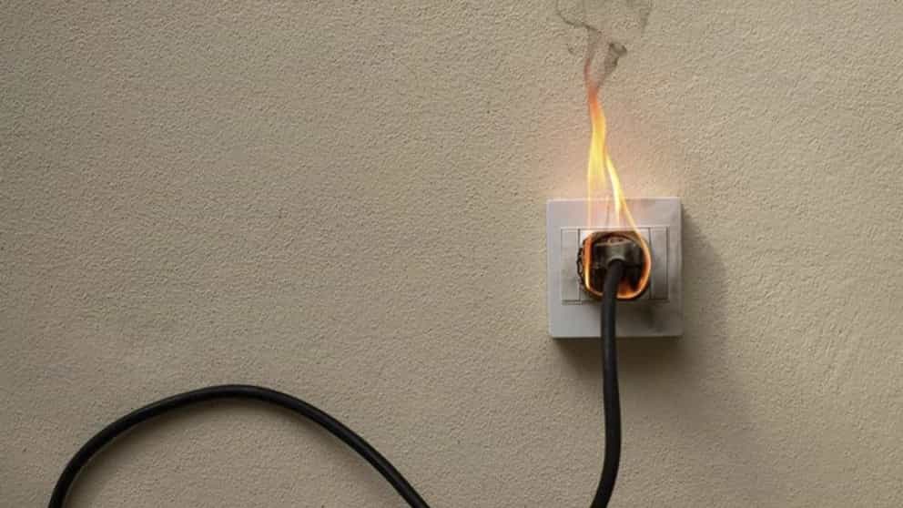 Elektrikli aletler alev aldığında ne yapmalı?