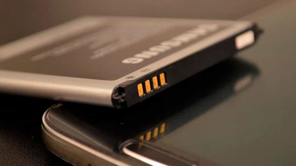 A sign of a damaged mobile battery